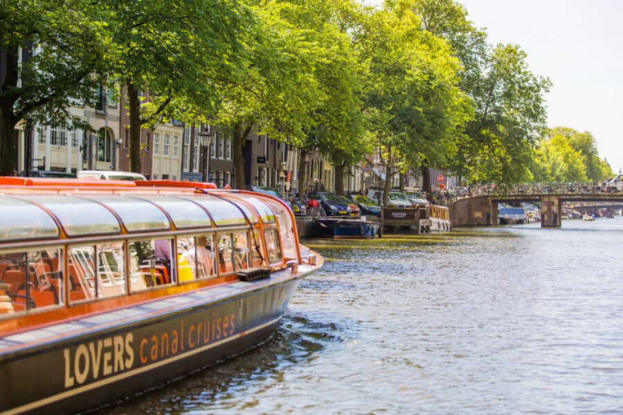 Amsterdam: 1-Hour Canal Cruise & NEMO Science Museum - Value for $40: when this combo makes sense