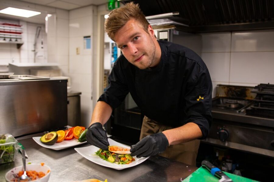 Amsterdam: 3 Course Dinner in the Dark - The 3-Course Meal: What You Get and How It Usually Feels