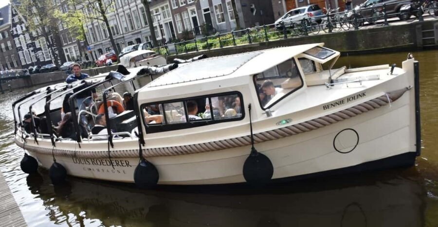 Amsterdam: 420 Smoke-Friendly Boat Tour - Starting Near the Red Light District: Your First Look at Amsterdam