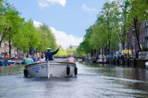 Amsterdam: 75 minute Open Boat Canal Cruise with Live Guide - The 75-minute route: how the stops build a complete Amsterdam picture
