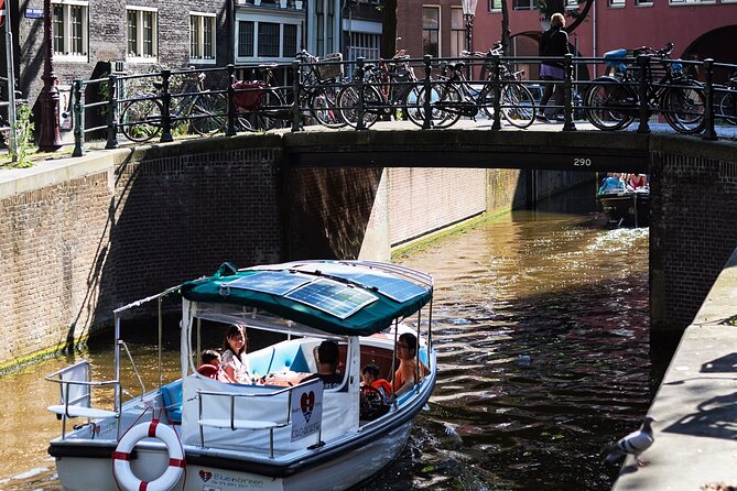 Amsterdam 90-min Private Canal Cruise with Live Guide and Drinks - Herengracht and the Golden Bend: prestige, power, and perfect lighting