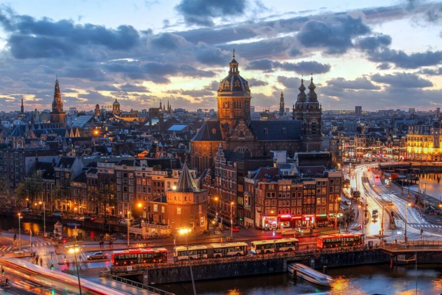 Amsterdam: After Dark Red Light District Tour - Oude Kerk Sets the Tone: Amsterdam’s Oldest Building at Night
