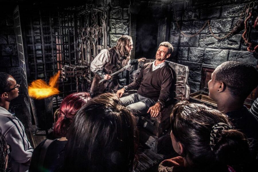 Amsterdam: Amsterdam Dungeon Entrance Ticket - Practical tips: cameras, comfort, and keeping your day moving