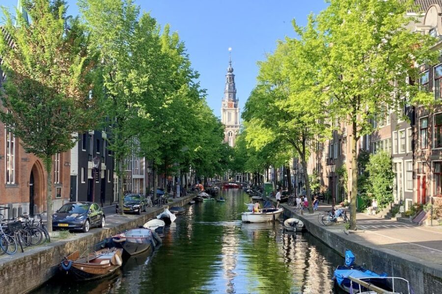 Amsterdam: Anne Frank Walking Tour - Guided in EN/DE/IT/ES - Huis de Pinto, Rembrandt House, and Sint Antoniesluis: one neighborhood, many identities