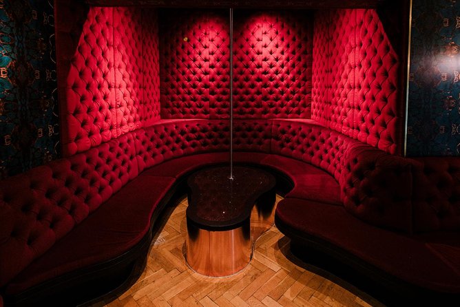 Amsterdam: Behind the Scenes Strip Club Tour with Ex-Sex Worker - The history you’re hearing: not just facts, but how people experience them