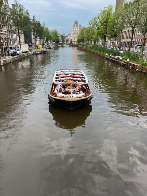 Amsterdam: Boat Tour with Optional Unlimited Drinks - Booking the Enterprise Boat for a tight, satisfying Amsterdam night
