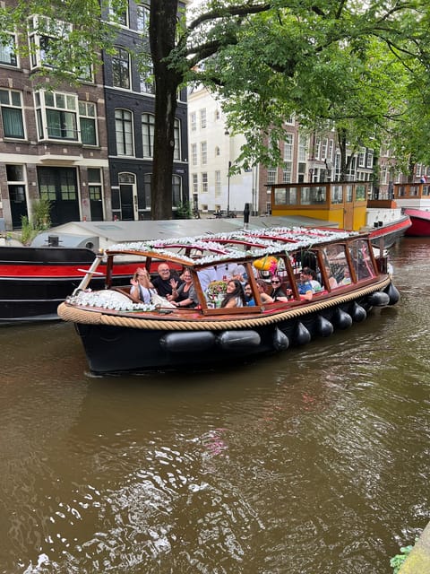 Amsterdam: Boat Tour with Optional Unlimited Drinks - The vibe onboard: disco lighting, photo moments, and real comfort
