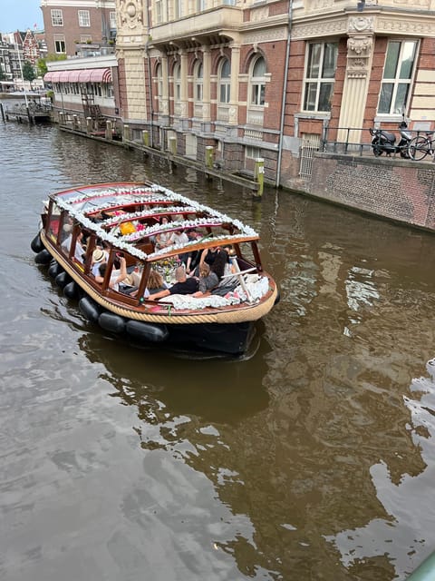 Amsterdam: Boat Tour with Optional Unlimited Drinks - Where to sit for better views and easier listening