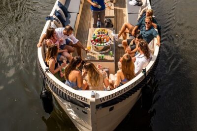 Amsterdam: Canal Booze Cruise with Unlimited Drinks Option - Amsterdam Light Festival Stop: Short Stop, Good Payoff
