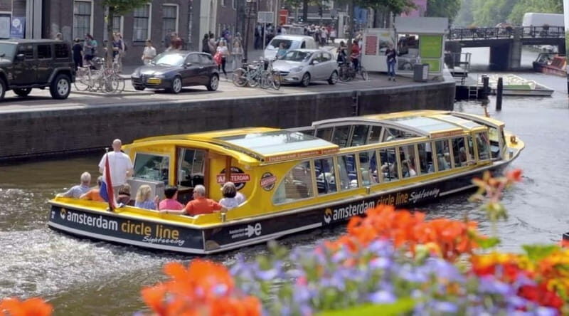 Amsterdam: Canal Cruise from Anne Frank Museum - Comfort on the Water: Heating, Toilet, WiFi, and the Photo Deck