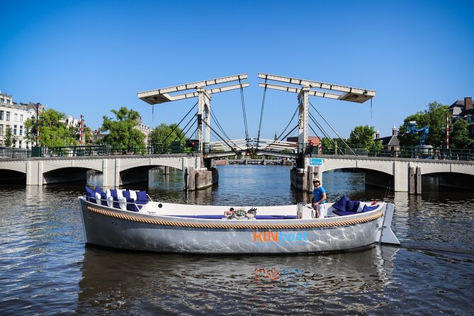 Amsterdam Canal Cruise in Open Boat with Unlimited Drinks Option - Guide Style Matters More Than You Think
