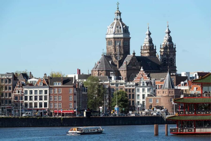 Amsterdam: Canal Cruise with Live Commentary & Audio Guide - Electric boat comfort: what the ride feels like