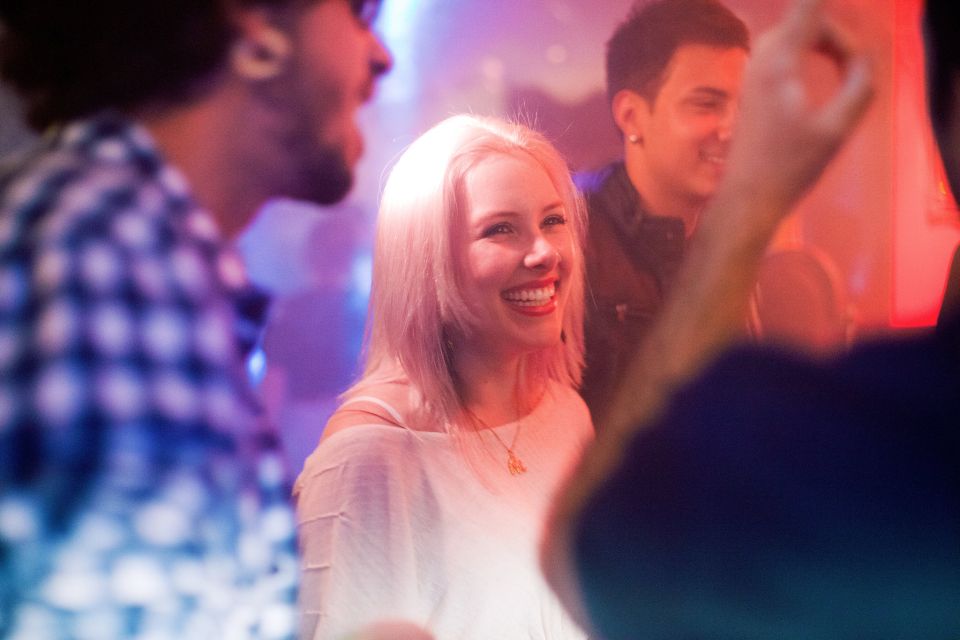 Amsterdam: City Center Bar Crawl and Nightlife Experience - The 5-Venue Night Plan: From Unlimited Shots to the Final Club