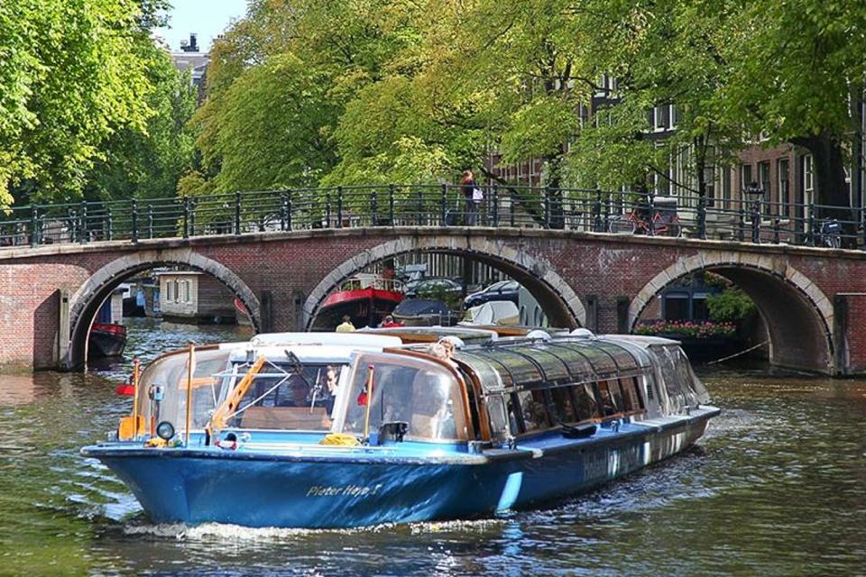 Amsterdam City Center Guided Walking Tour - 12 guests 2,5h - Jewish Quarter: atmosphere changes, and the guide keeps it grounded
