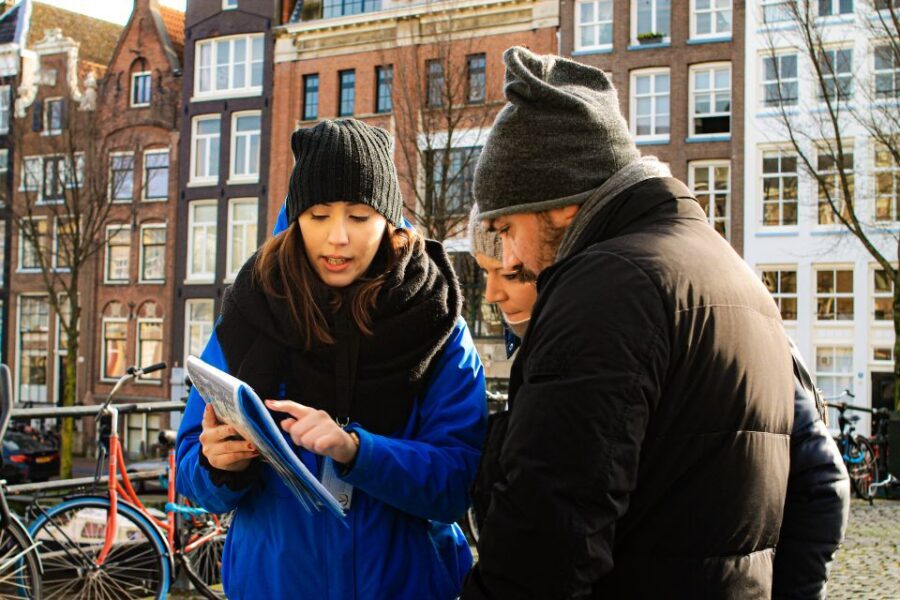 Amsterdam: City Center Walking Tour in italian - Why this Dam Square to Rembrandtplein walk is a smart way to start
