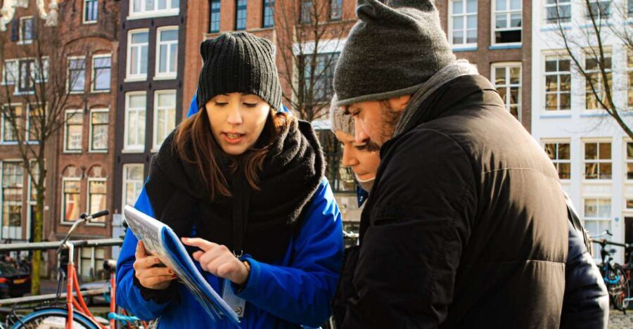 Amsterdam: City Center Walking Tour in italian - Meeting at Euro Pub: find the blue umbrella and get moving