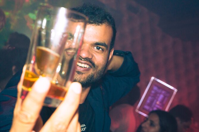 Amsterdam: City Centre Bar Crawl and Nightlife Experience - The nightlife rhythm: how it flows into a nightclub at Rembrandt Square