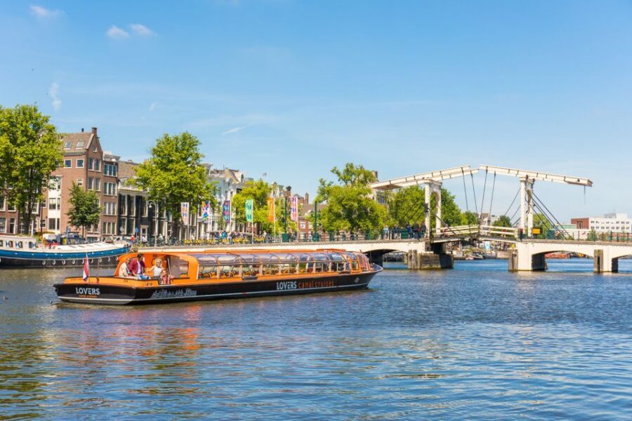 Amsterdam: City Centre Canal Cruise - Dutch Golden Age merchant houses and gables up close