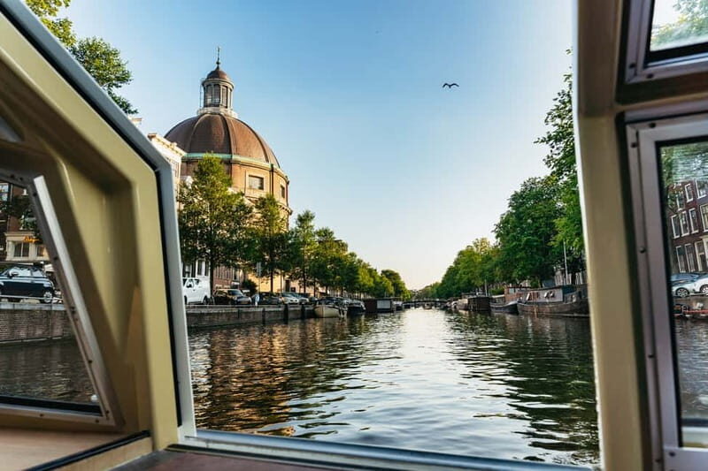 Amsterdam: City Centre Canal Cruise & Free Flower Cocktail - Getting on board: meeting points and how to plan your arrival