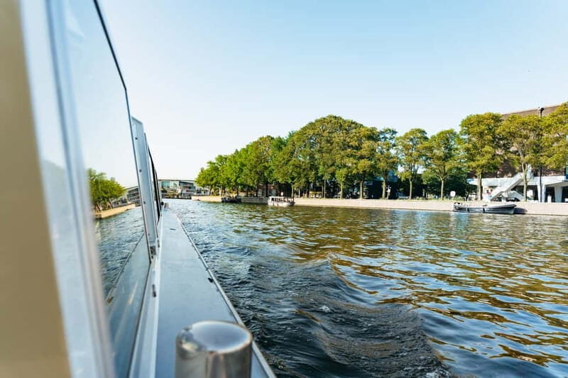Amsterdam: City Centre Canal Cruise & Free Flower Cocktail - Bridges, warehouses, and the Golden Age clues you’ll start spotting