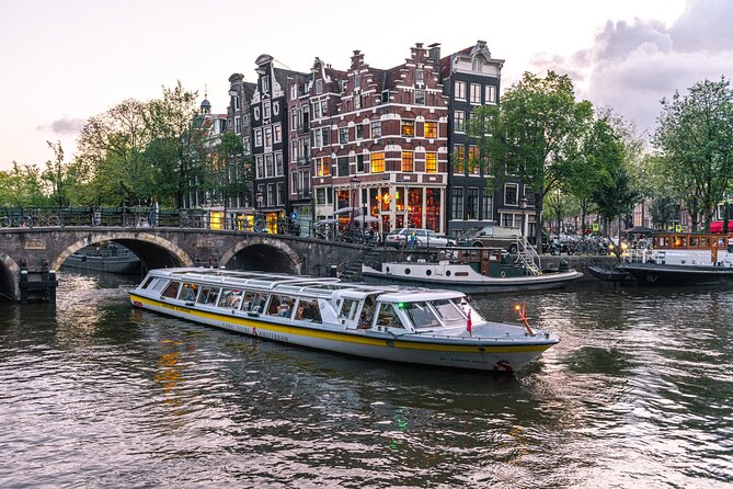 Amsterdam City Centre Cruise on heated boat with Audioguide - The free stroopwafel question: don’t assume it’s included everywhere