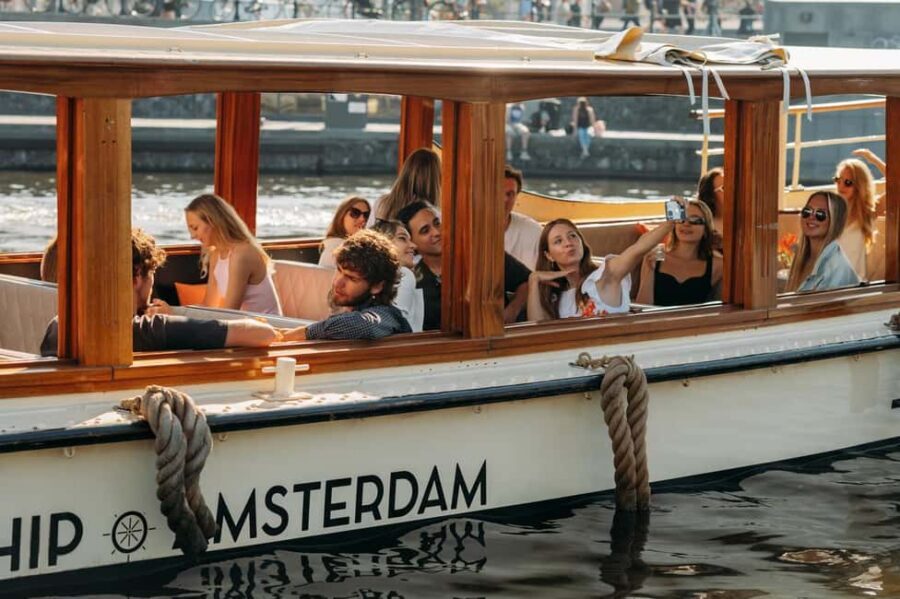 Amsterdam: Classic Boat Cruise with Optional Cheese & Wine - Unlimited cheese and wine: what the option is really like
