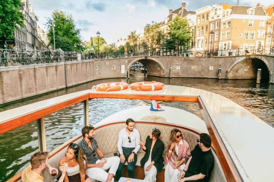 Amsterdam: Classic Boat Cruise with Optional Cheese & Wine - Carré, H’ART Museum, and Stopera: culture landmarks from the canal edge