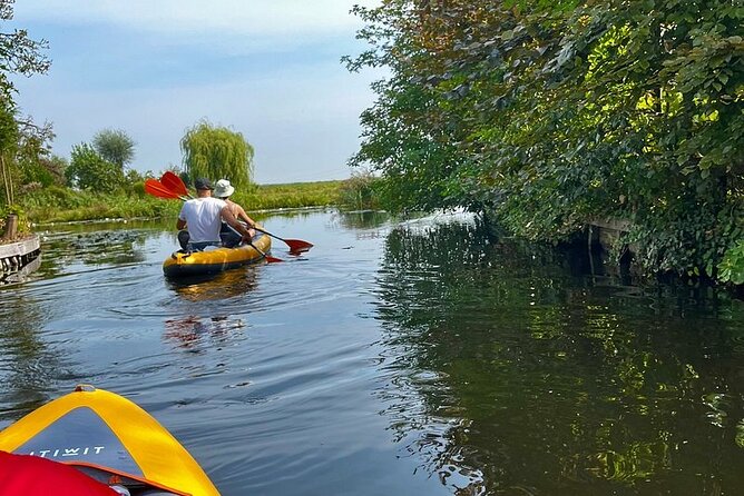 Amsterdam Countryside Bike and Kayak Tour - Zunderdorp on the way back: a small trading-village moment before you roll in