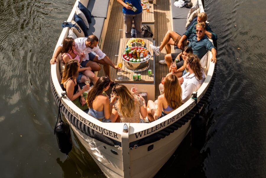 Amsterdam: Cozy Evening Canal Cruise With Open Bar Option - Sea Palace and NEMO: Modern Waterfront Views in the Middle of the Canals
