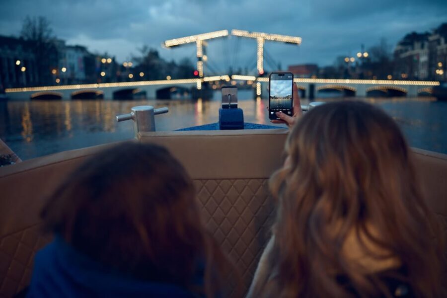 Amsterdam: Cozy Evening Canal Cruise With Open Bar Option - Jordaan and Prinsengracht: Trendy Canal Life You Can Actually See