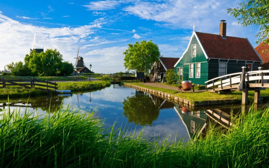 Amsterdam: Day Tour Keukenhof and Zaanse Schans Windmills - Should you book this tour?