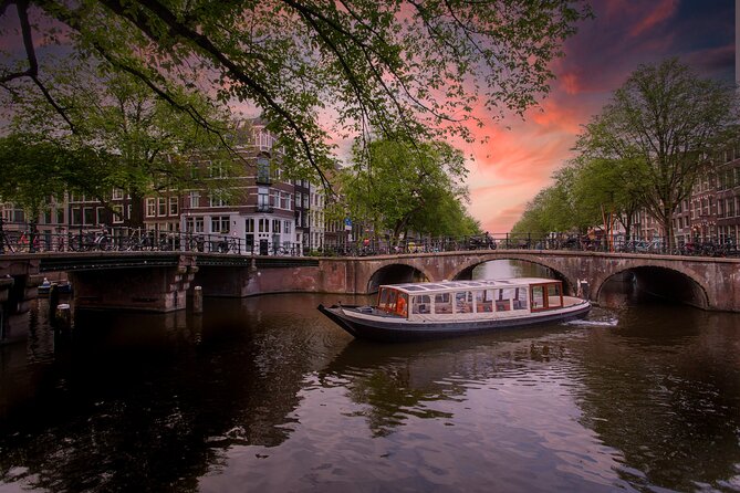 Amsterdam Evening Canal Cruise with Live Guide and Onboard Bar - How the Docking Works (and Why It Matters)