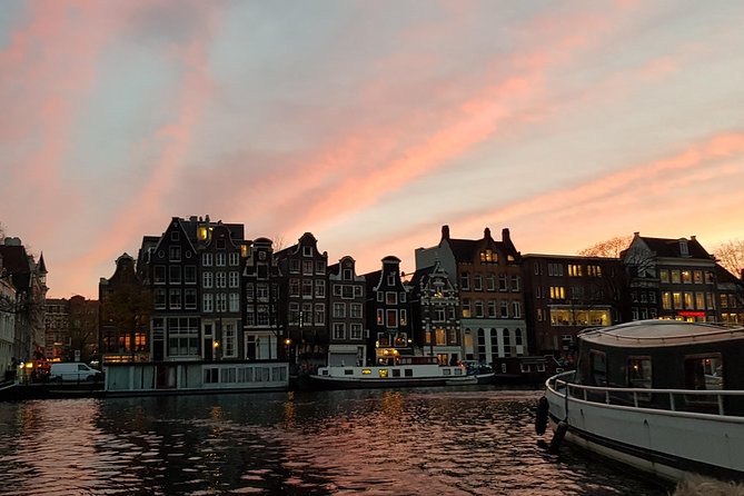 Amsterdam Evening Cosy & Small Cruise & Drinks and Bites - Sunset - Captain Stories and Canal Facts: How the Narration Feels
