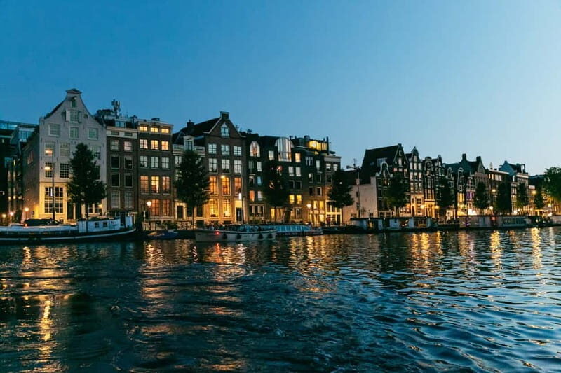 Amsterdam: Evening Cruise with Optional Wine and Snacks - Why Amsterdam Looks So Good After Dark