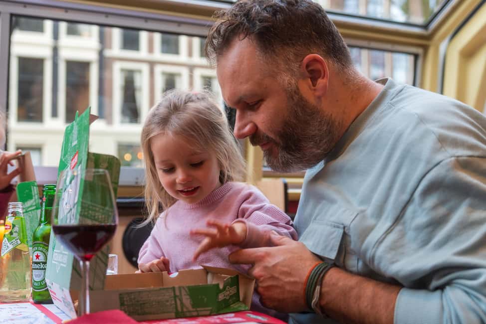 Amsterdam: Evening Pizza Cruise Along the Canals - Unlimited drinks and New York-style pizza choices