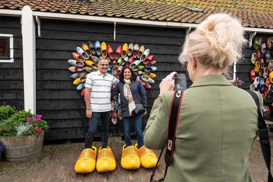 Amsterdam: Explore Zaanse Schans: Half-Day Luxury Coach Trip - Timing and closures: the half-day reality check