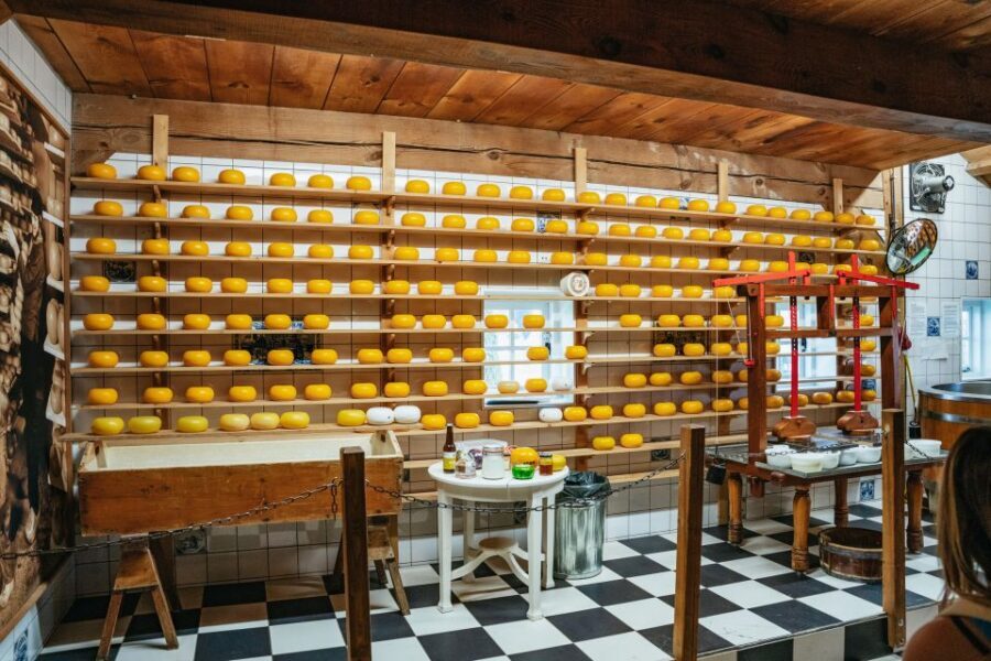Amsterdam: Giethoorn, Volendam, and Zaanse Schans Tour - Price Check: Why $164 Can Be Good Value