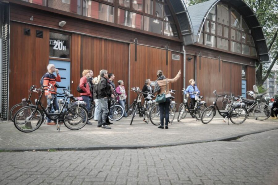 Amsterdam: Guided City Bike Tour in French - Jordaan and the Anne Frank House area: architecture plus photo timing