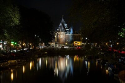 Amsterdam: Haunted History and Ghost Walking Tour - Nieuwe Kerk and its crypts: royal ceremony meets restless stone