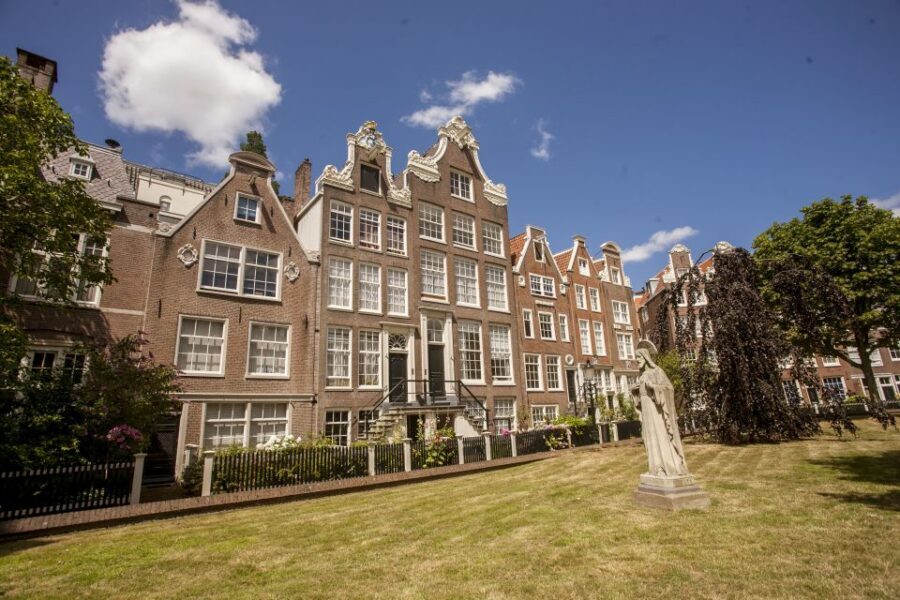 Amsterdam: Hidden Gems & Highlights Guided Bike Tour - The mid-tour break at a local café hotspot