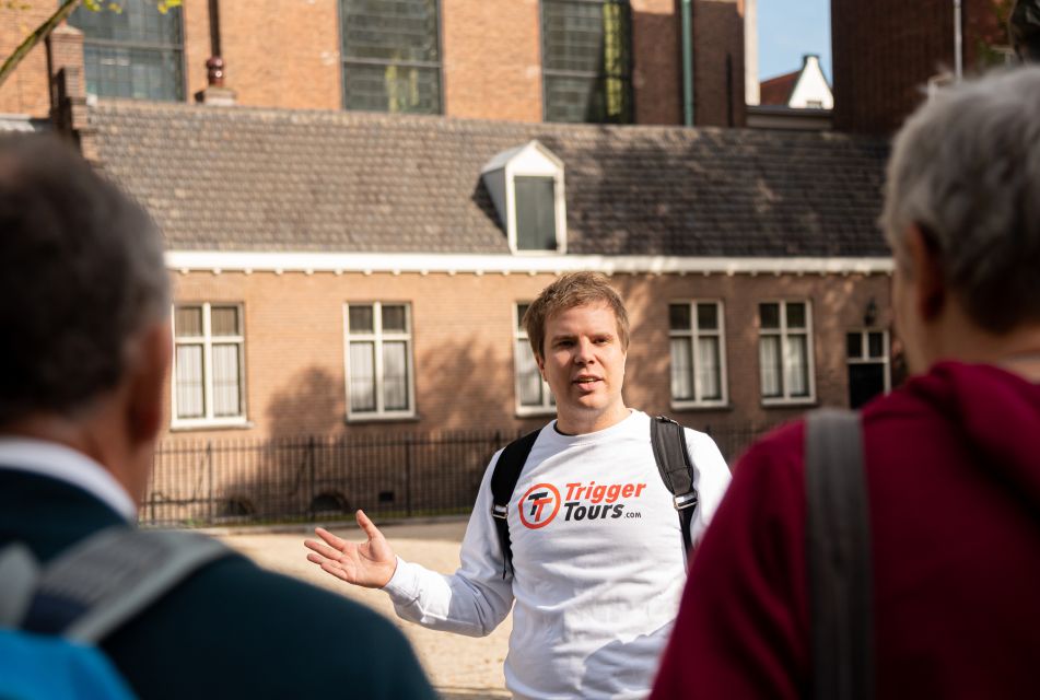 Amsterdam: Highlights & History Walking Tour - Meeting point: Park Plaza Victoria Hotel, and the one thing to watch