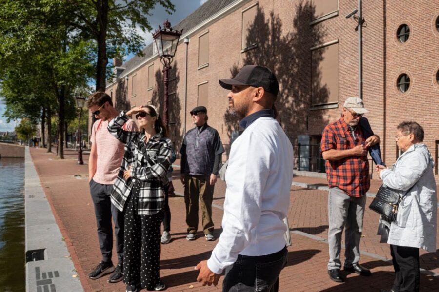 Amsterdam: Jewish Quarter and History Guided Tour - Dokwerker and the Auschwitz Monument: remembering without turning it into a show
