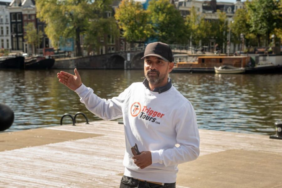 Amsterdam: Jewish Quarter and History Guided Tour - The Jewish Quarter route: landmarks you can actually place in context