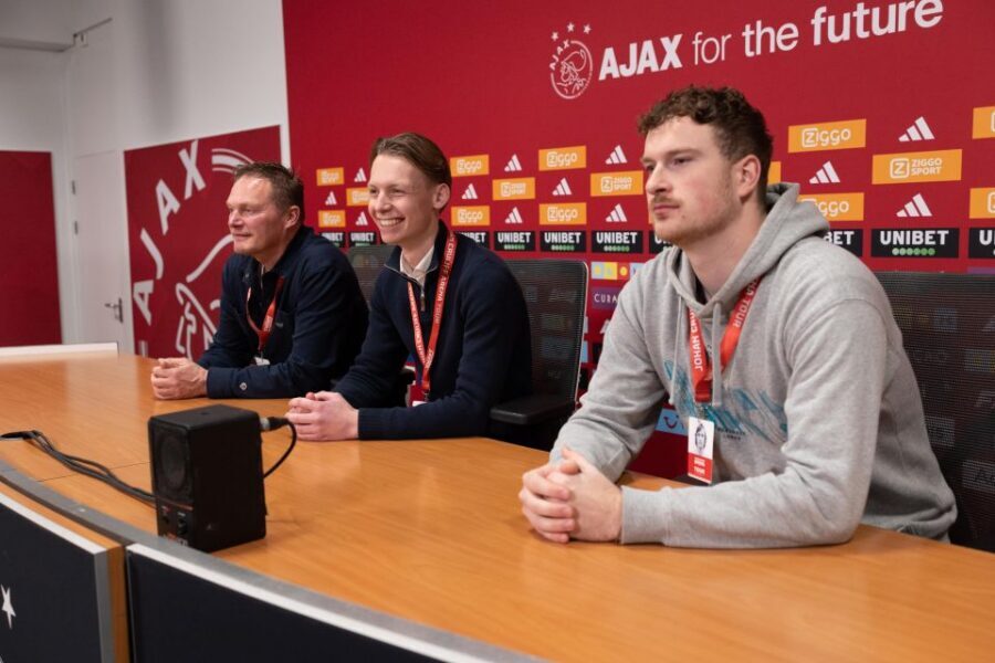 Amsterdam: Johan Cruijff ArenA Tour with Optional Guide - Self-guided audio vs an optional guide: which should you choose?