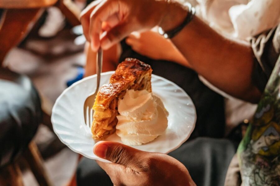 Amsterdam: Jordaan District Local Food Walking Tour - The 3-hour flow: six stops, short walks, and good pacing