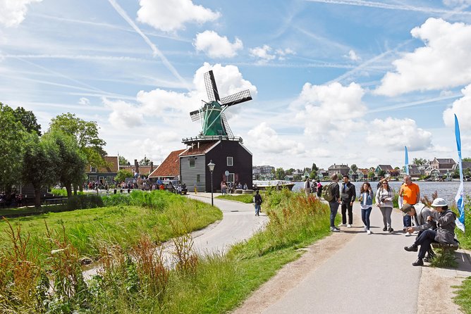 Amsterdam: Keukenhof and Zaanse Schans Windmills Guided Day Trip - Comfort, timing, and group size: how the day feels in real life