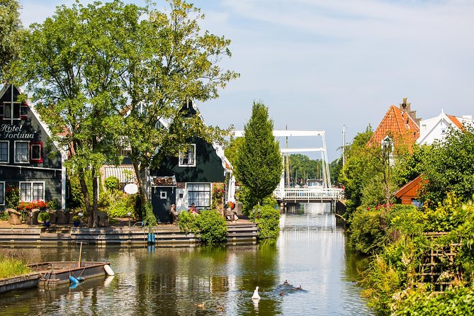 Amsterdam: Keukenhof, Zaanse Schans & Volendam Tour - Cheese factory stop: tasting the Netherlands, not just watching it