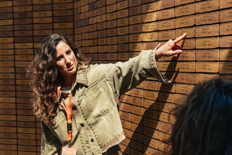 Amsterdam: Life of Anne Frank and World War II Walking Tour - Tracing the Jewish Cultural Quarter: the streets that shaped the story