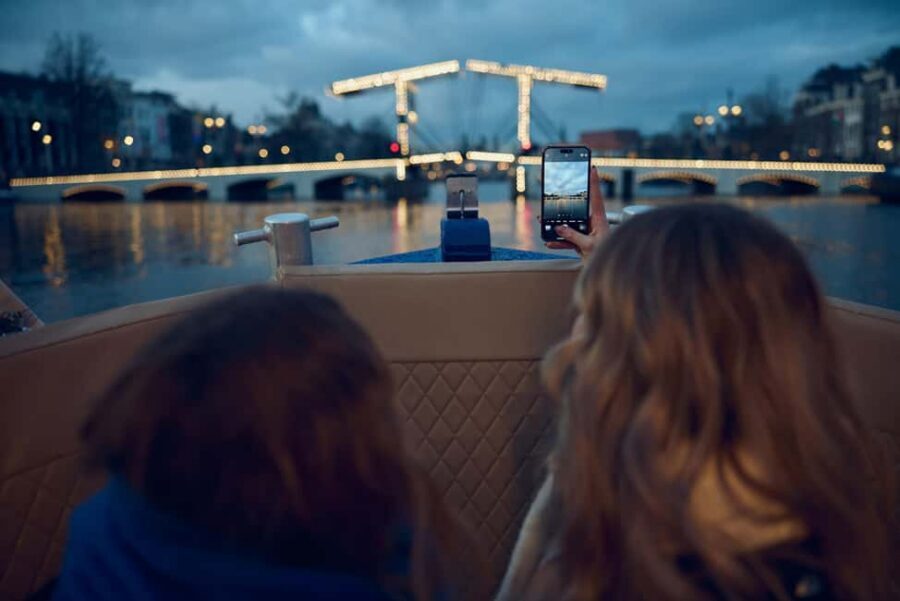 Amsterdam: Light Festival Boat with Unlimited Drinks Option - Should you book the Amsterdam Light Festival electric cruise