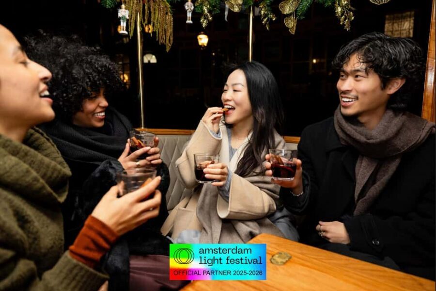 Amsterdam: Light Festival Heated Cruise with Drinks & Snacks - Getting the best views and photos from foggy windows